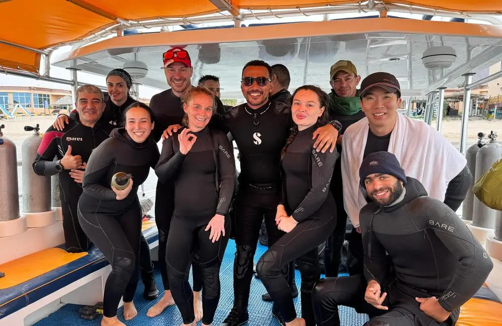 Centre de plongée Nemo Diving Center – Fujairah - Émirats arabes unis - Baptême/plongée découverte - voyage plongee nemo dive center team