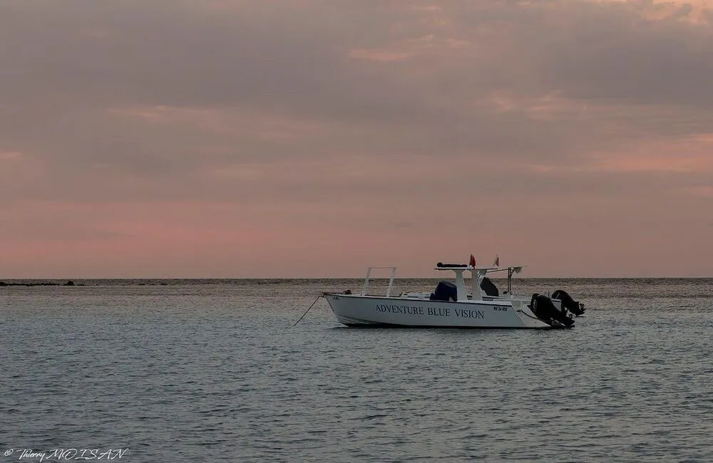 Centre de plongée Adventure Blue Vision - Madagascar - Baptême/plongée découverte - voyage plongee madagascar Advent bateau