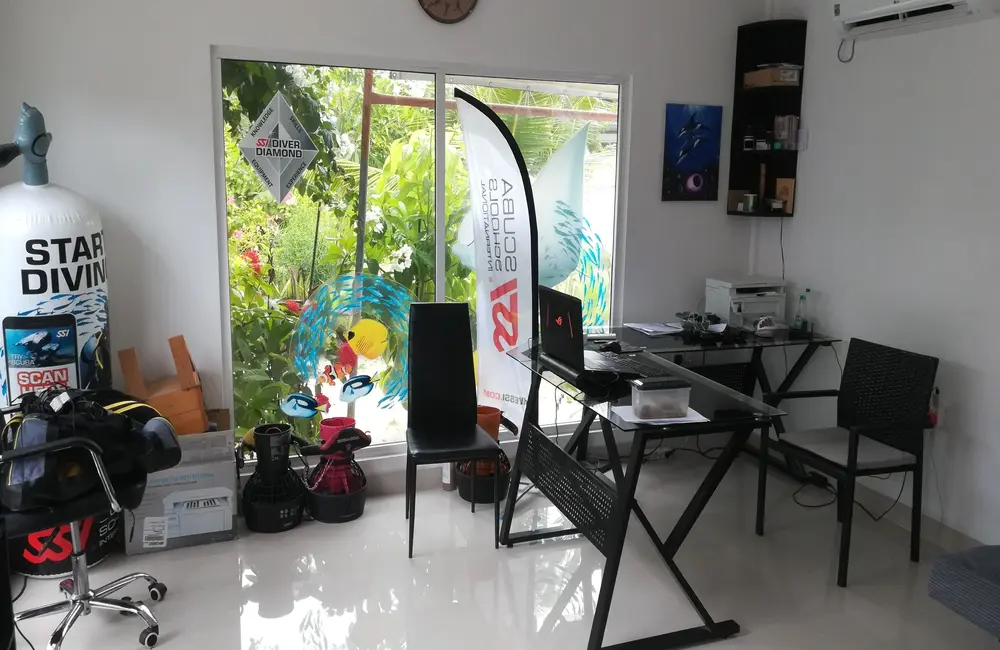 Centre de plongée Thoddoo Diving Center - Atolls du Nord - Baptême/plongée découverte - ThoddooDivingCenter voyage plongee