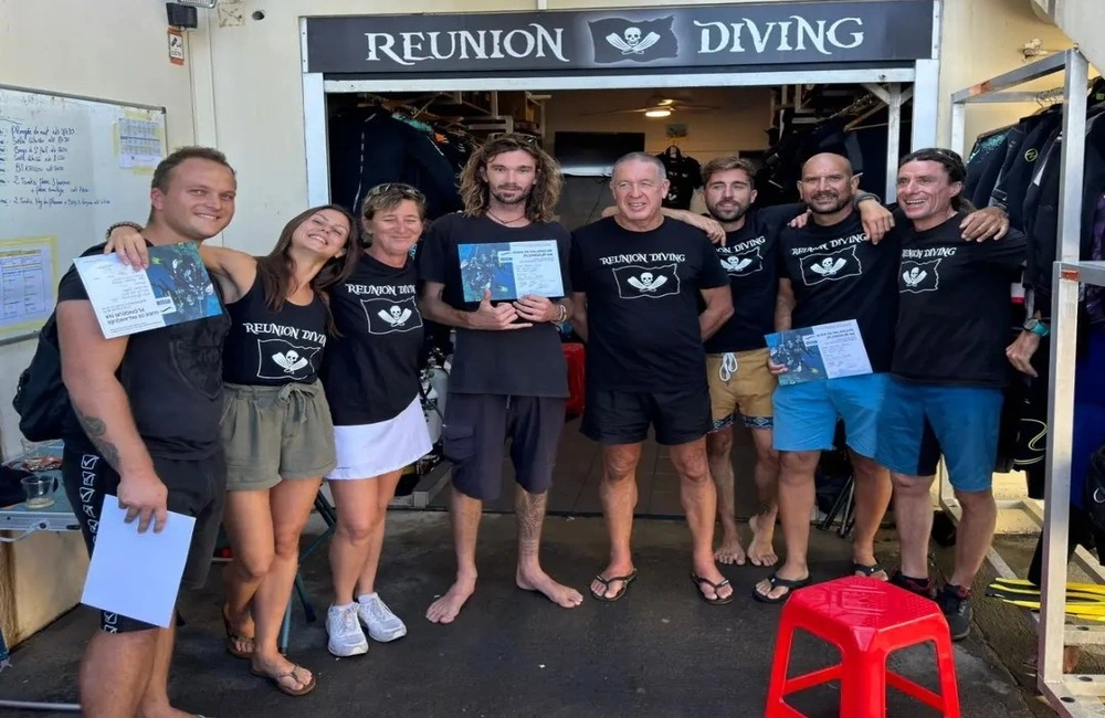 Centre de plongée Réunion Diving - La Réunion - Baptême/plongée découverte - voyage plongee la reunion equipe